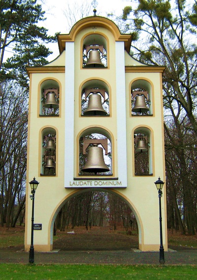 Kamien Slaski - Brama dzwonow