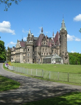 zamek moszna